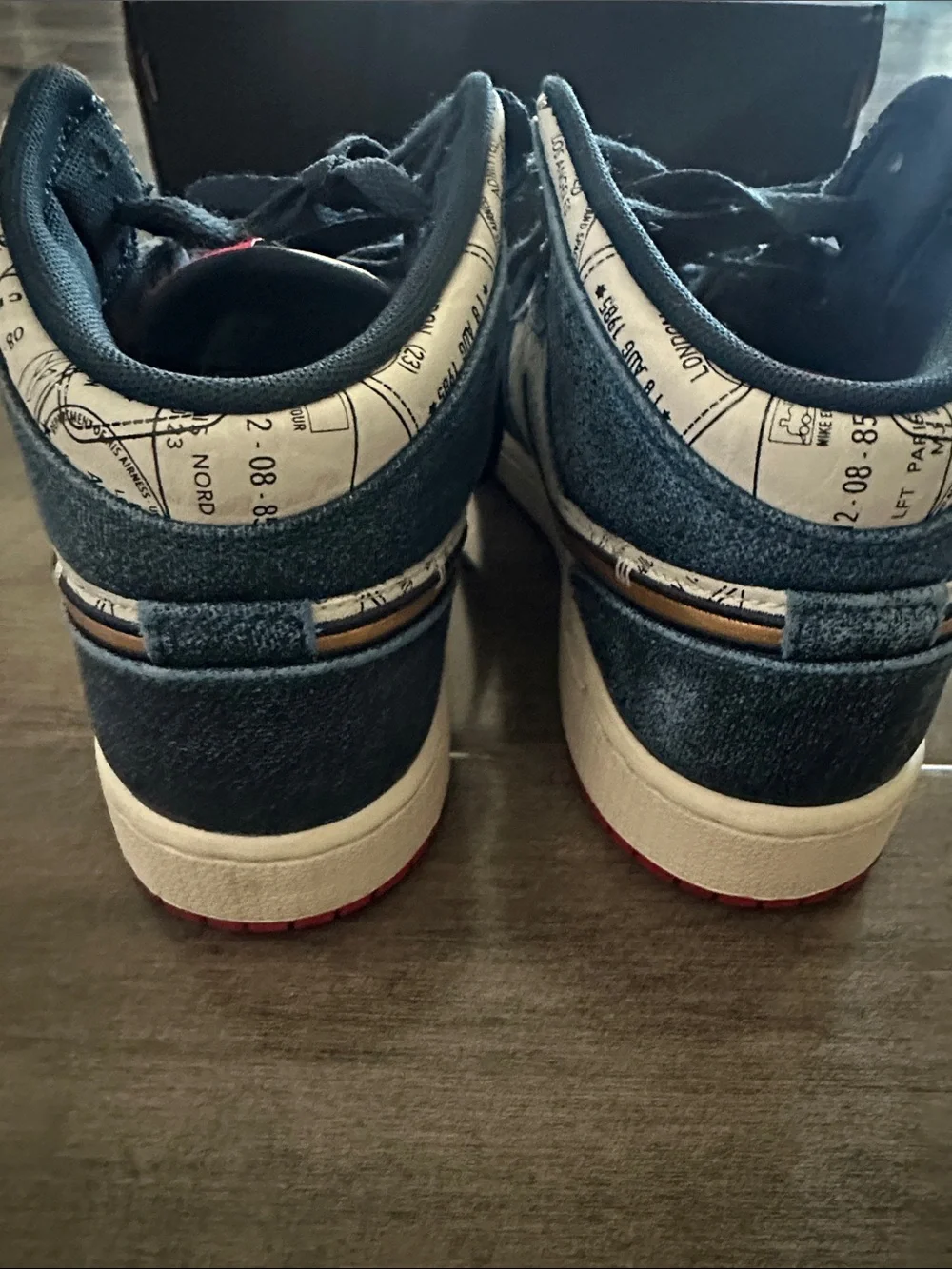 Nike Kids Jordan Mid size 5.5 Boy High-Top Sneakers in Navy, White, Gold